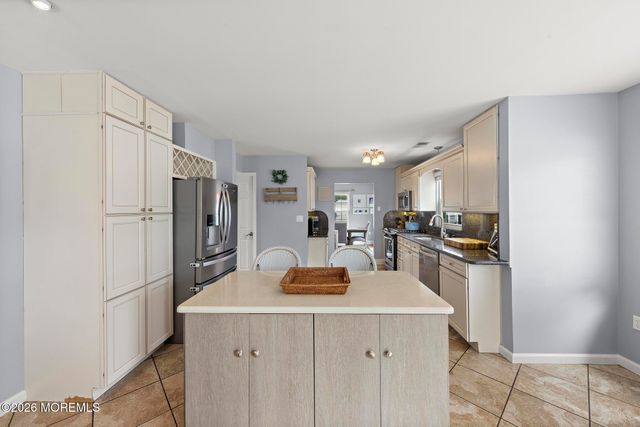 86 Colonial Drive, Tinton Falls, NJ 07712