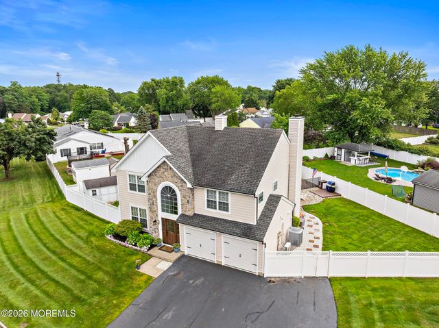 86 Colonial Drive, Tinton Falls, NJ 07712