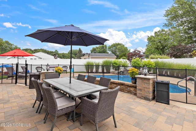 86 Colonial Drive, Tinton Falls, NJ 07712