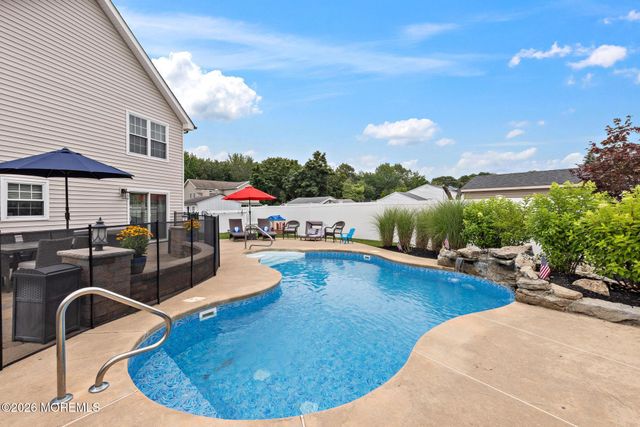 86 Colonial Drive, Tinton Falls, NJ 07712