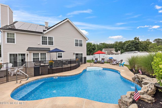 86 Colonial Drive, Tinton Falls, NJ 07712