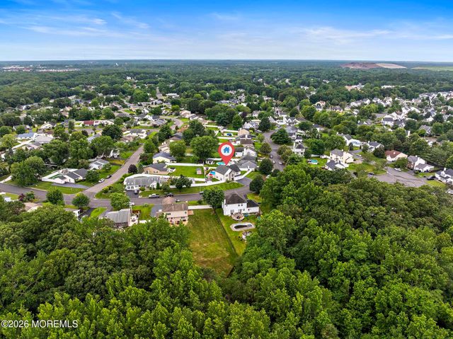 86 Colonial Drive, Tinton Falls, NJ 07712