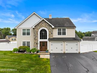 86 Colonial Drive, Tinton Falls, NJ 07712