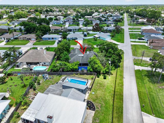 674 SE Starfish Avenue, Port St. Lucie, FL 34983