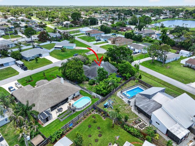 674 SE Starfish Avenue, Port St. Lucie, FL 34983
