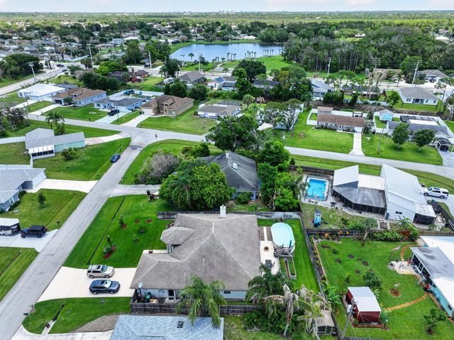 674 SE Starfish Avenue, Port St. Lucie, FL 34983