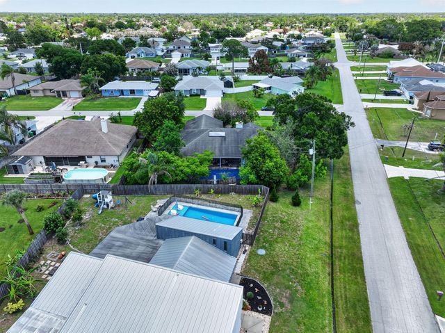 674 SE Starfish Avenue, Port St. Lucie, FL 34983