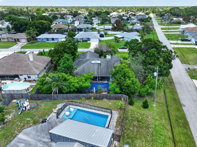 674 SE Starfish Avenue, Port St. Lucie, FL 34983