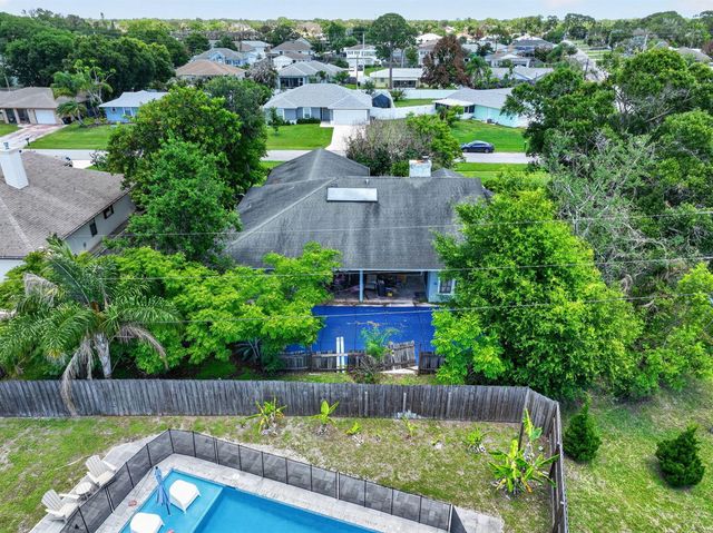 674 SE Starfish Avenue, Port St. Lucie, FL 34983
