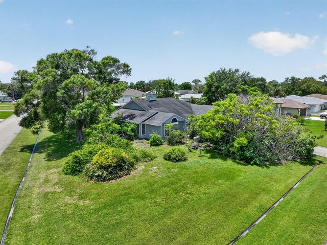 674 SE Starfish Avenue, Port St. Lucie, FL 34983
