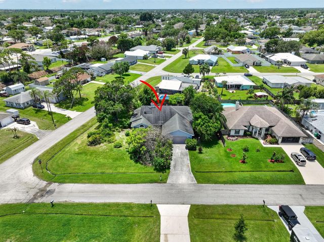 674 SE Starfish Avenue, Port St. Lucie, FL 34983