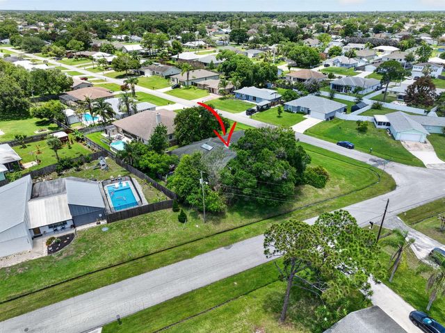 674 SE Starfish Avenue, Port St. Lucie, FL 34983