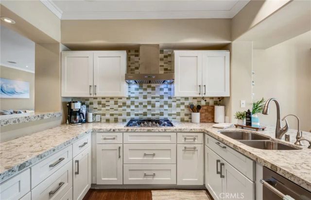 2600 Newport, Newport Beach, CA 92663