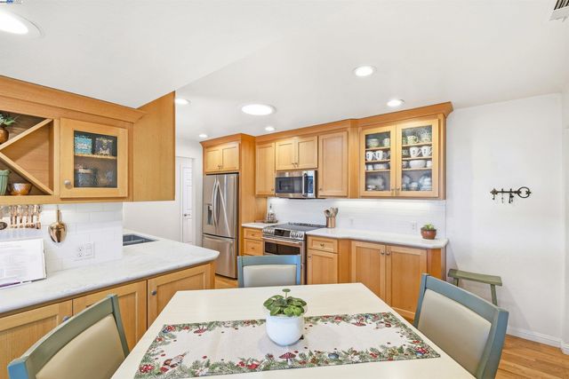 5233 Vernon Ave, Fremont, CA 94536