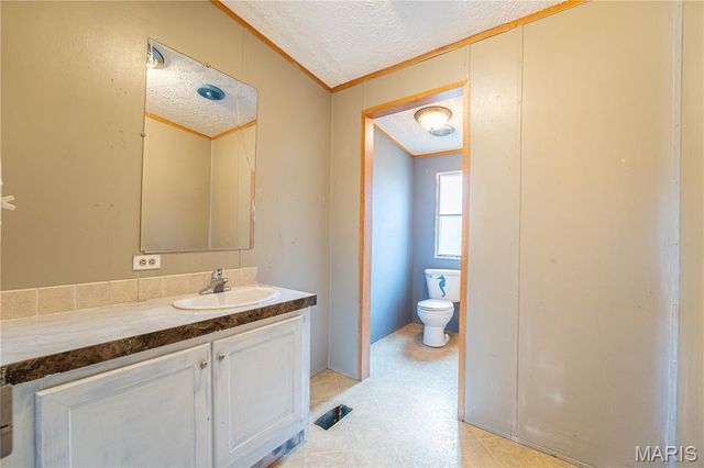 4001 Crest Drive, House Springs, MO 63051