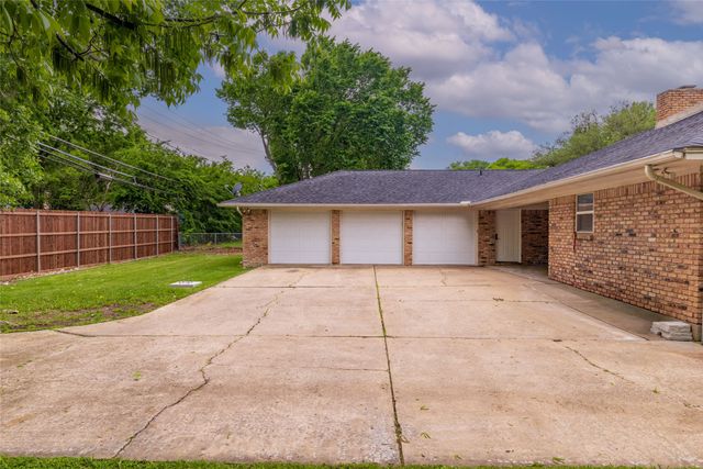 3705 Wren Avenue, Fort Worth, TX 76133