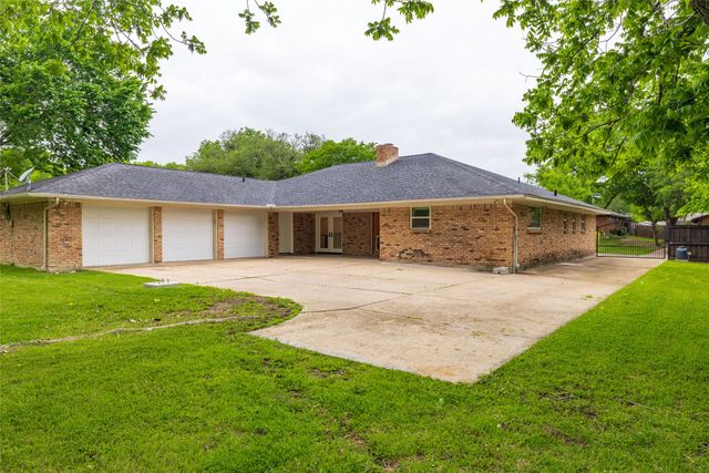 3705 Wren Avenue, Fort Worth, TX 76133