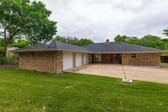 3705 Wren Avenue, Fort Worth, TX 76133