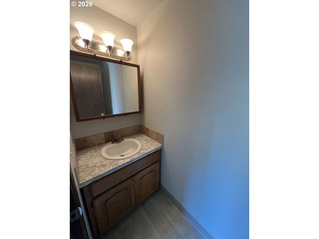 8608 Nw 10TH Ct, Vancouver, WA 98665