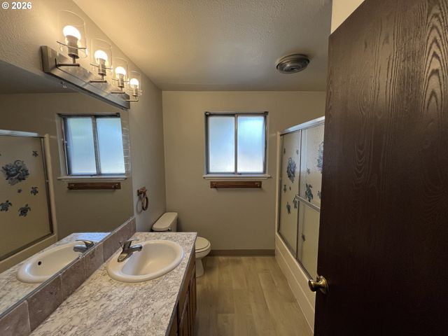8608 Nw 10TH Ct, Vancouver, WA 98665