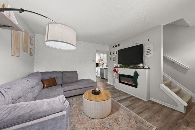 696 Keys View Court, Columbus, OH 43085