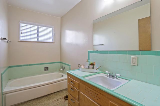 503 Saint Claire Dr, Lodi, CA 95240