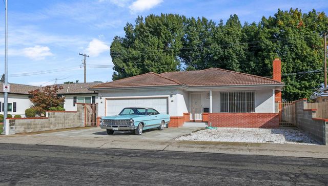 503 Saint Claire Dr, Lodi, CA 95240