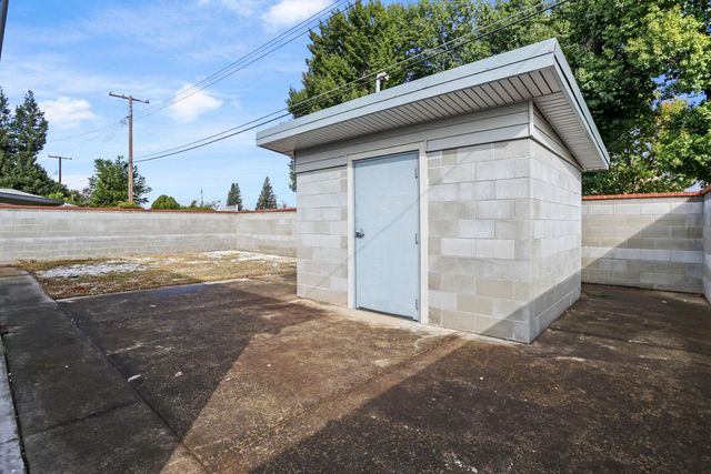 503 Saint Claire Dr, Lodi, CA 95240