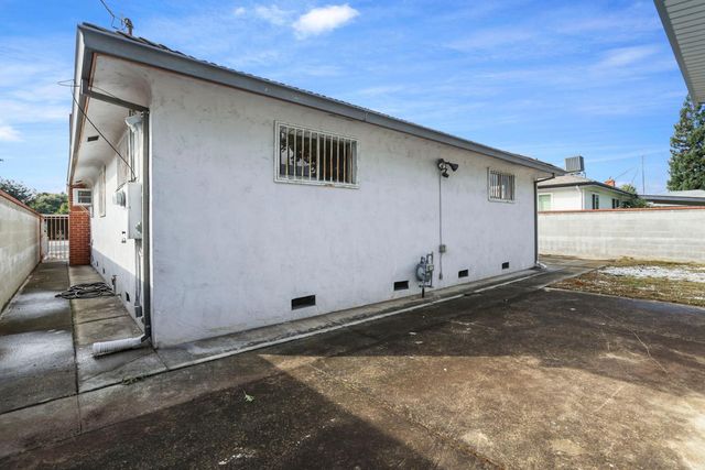 503 Saint Claire Dr, Lodi, CA 95240