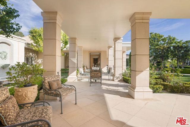 400 St Cloud Road, Los Angeles, CA 90077