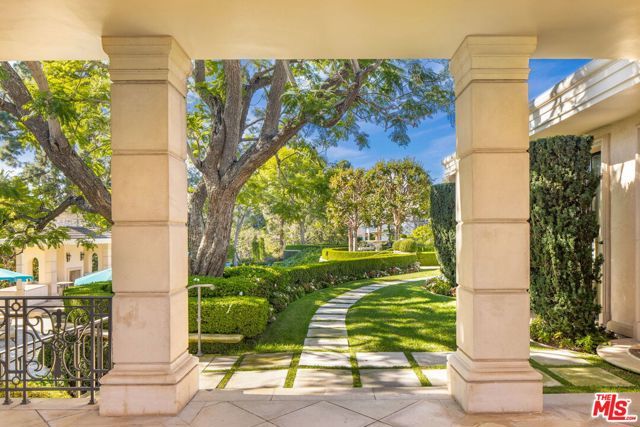 400 St Cloud Road, Los Angeles, CA 90077