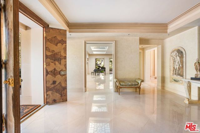 400 St Cloud Road, Los Angeles, CA 90077