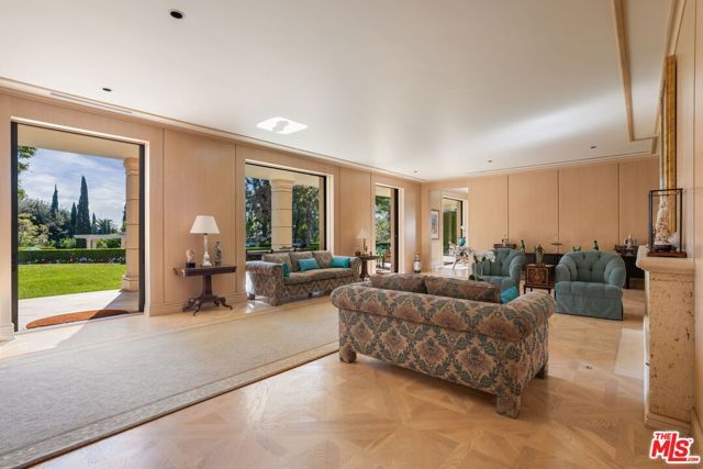 400 St Cloud Road, Los Angeles, CA 90077