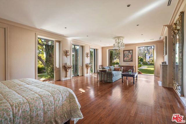 400 St Cloud Road, Los Angeles, CA 90077