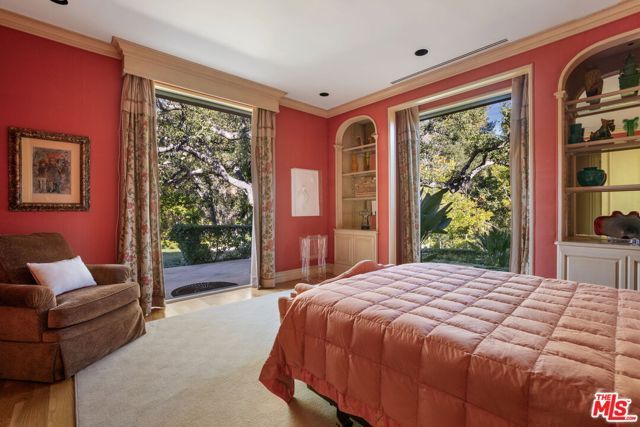 400 St Cloud Road, Los Angeles, CA 90077