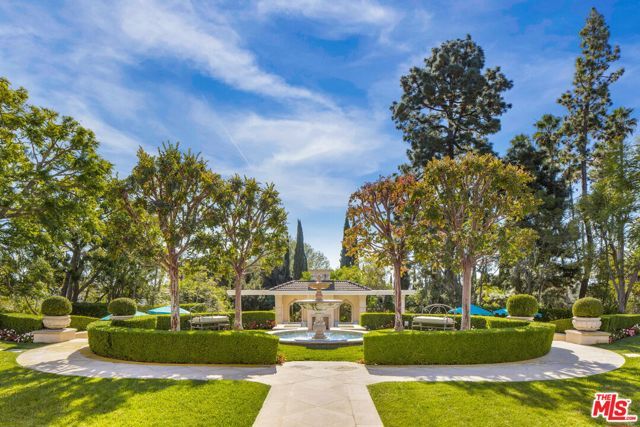 400 St Cloud Road, Los Angeles, CA 90077