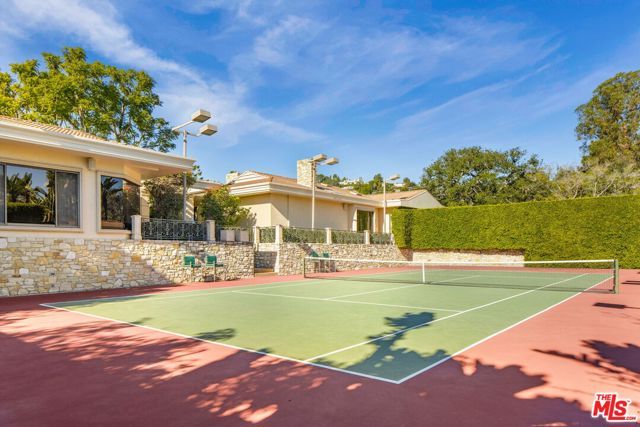 400 St Cloud Road, Los Angeles, CA 90077