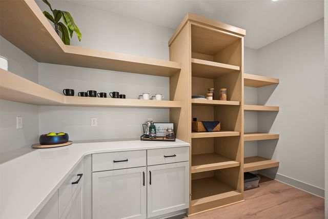 16405 Ironwood Lane, Urbandale, IA 50323