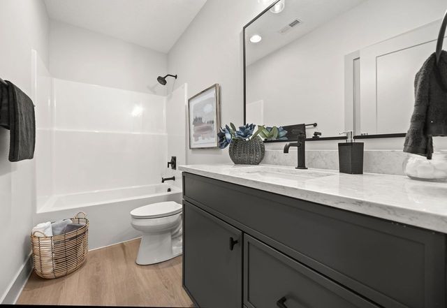 16405 Ironwood Lane, Urbandale, IA 50323