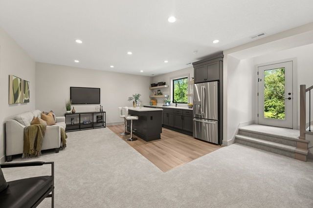 16405 Ironwood Lane, Urbandale, IA 50323