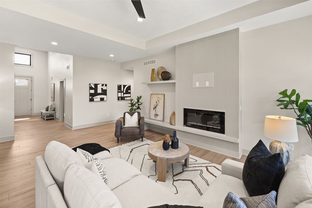 16405 Ironwood Lane, Urbandale, IA 50323