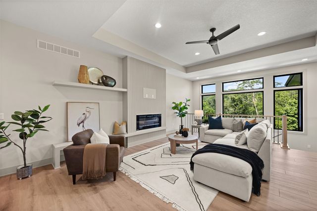 16405 Ironwood Lane, Urbandale, IA 50323