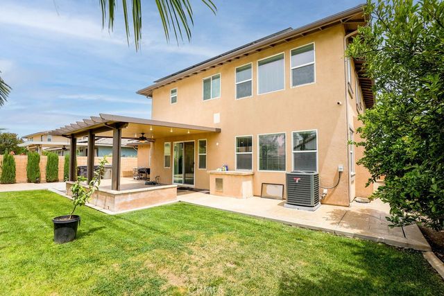 6877 Thistle Street, Eastvale, CA 92880