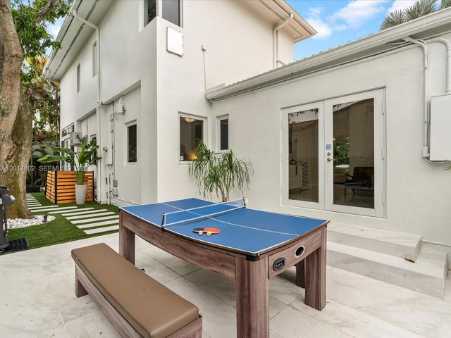 825 SW 23rd Rd 1, Miami, FL 33129