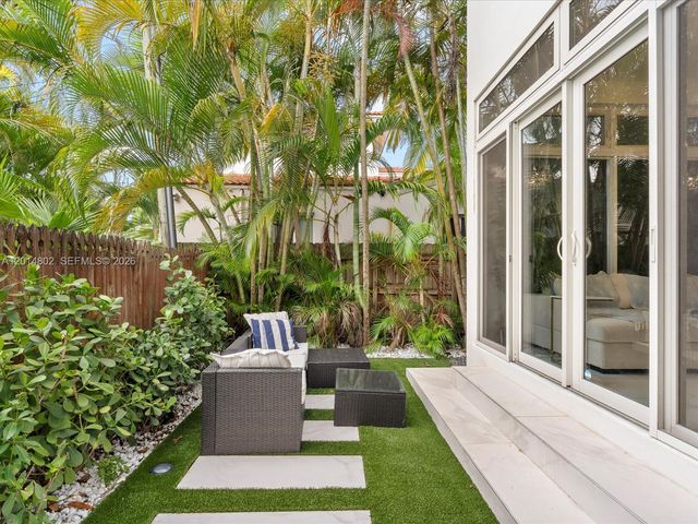 825 SW 23rd Rd 1, Miami, FL 33129