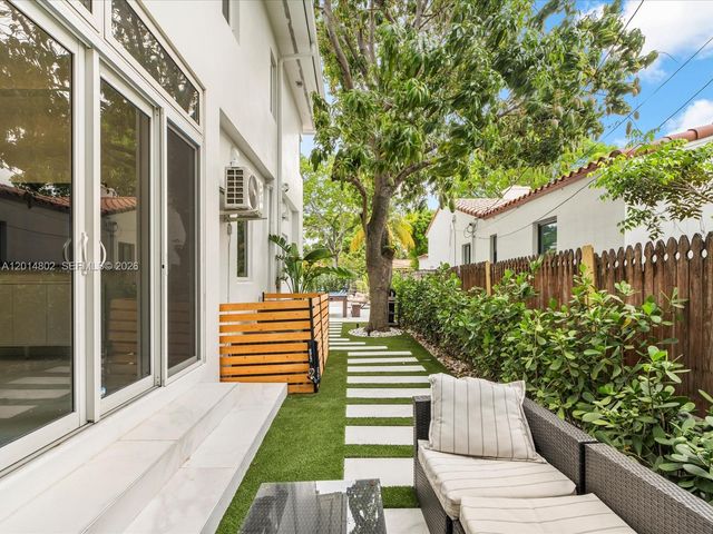825 SW 23rd Rd 1, Miami, FL 33129