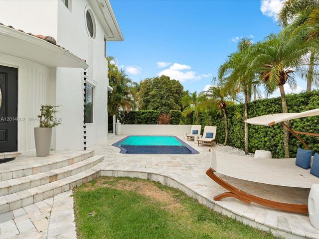 825 SW 23rd Rd 1, Miami, FL 33129