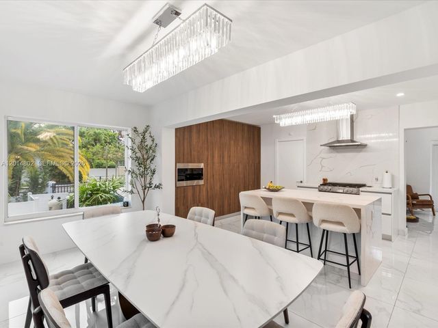 825 SW 23rd Rd 1, Miami, FL 33129