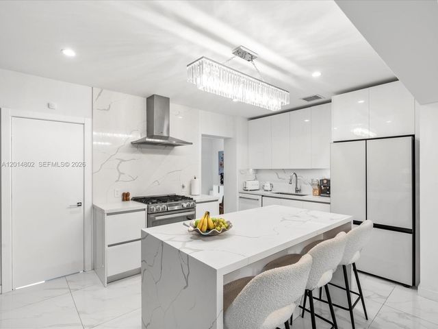 825 SW 23rd Rd 1, Miami, FL 33129