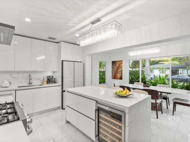 825 SW 23rd Rd 1, Miami, FL 33129